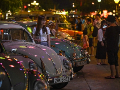 150 xe cổ diễu hành ở Hội An